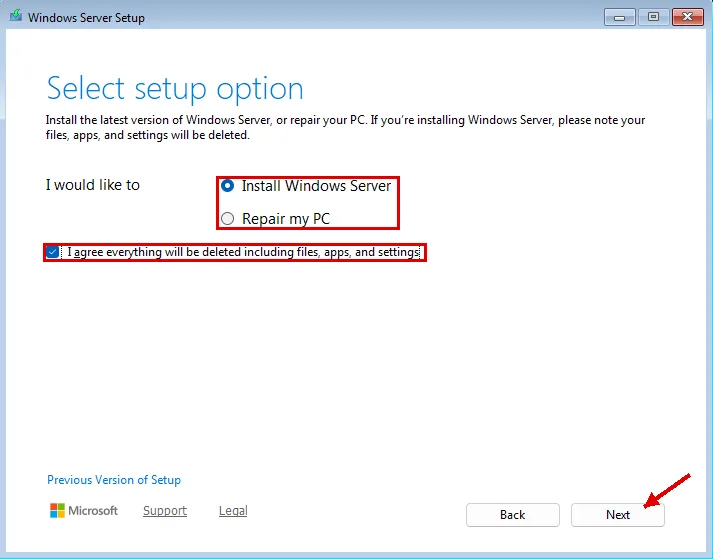 Windows Server 2025 Select setup option sayfası: Install Windows Server ve Repair my PC seçenekleri ile silme onayı kutusu kırmızı çerçevede, Next düğmesi okla gösteriliyor